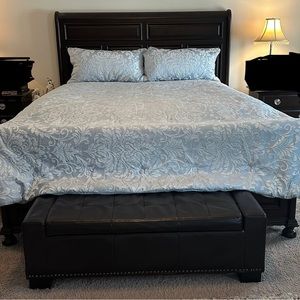 Stunning King Size J Queen New York, Light Blue Comforter with 2 Shams